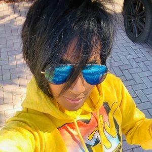 Meet your Posher, Azalia